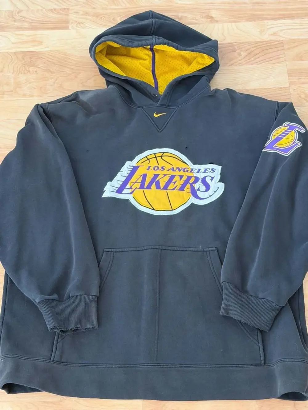 Vintage Nike Los Angeles Lakers Center Swoosh NBA Hoodie Black